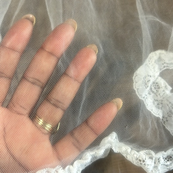 Veil Double Tiered Vintage Wedding Veil with Lace - Picture 3 of 4